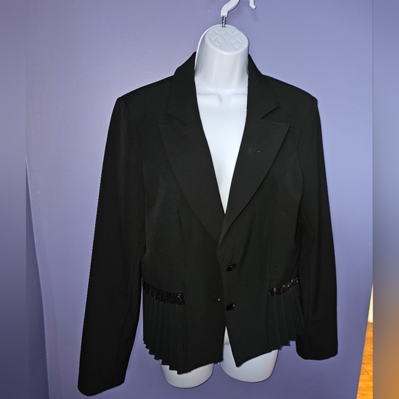 Black on black Venus blazer with pleated waist design - Picture 3 of 4